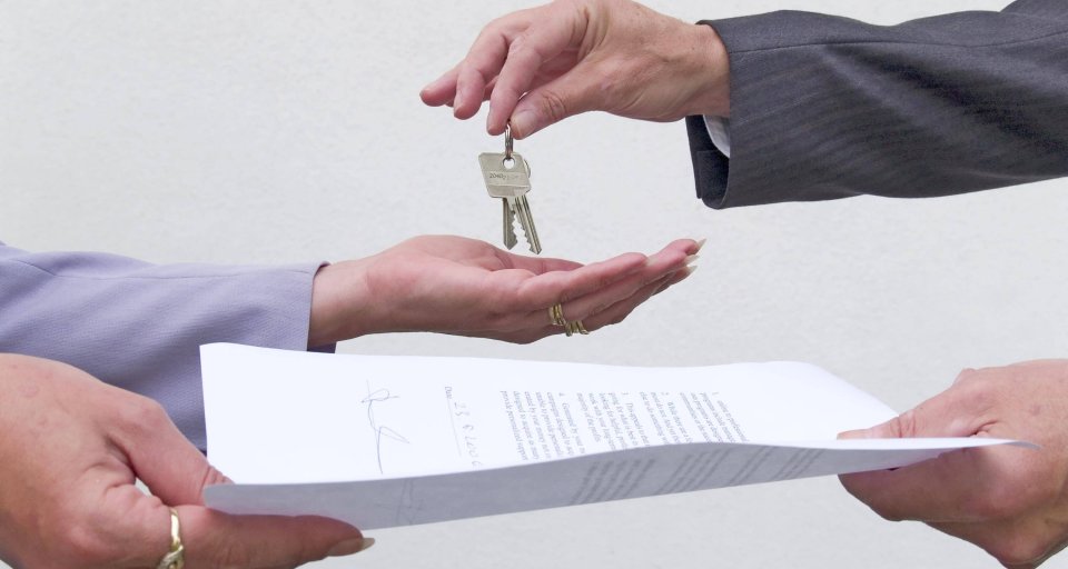Процесс оформления сделки купли-продажи квартиры в МФЦ: шаг за шагом