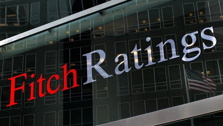 Fitch понизило долгосрочный рейтинг России до B с ВВВ