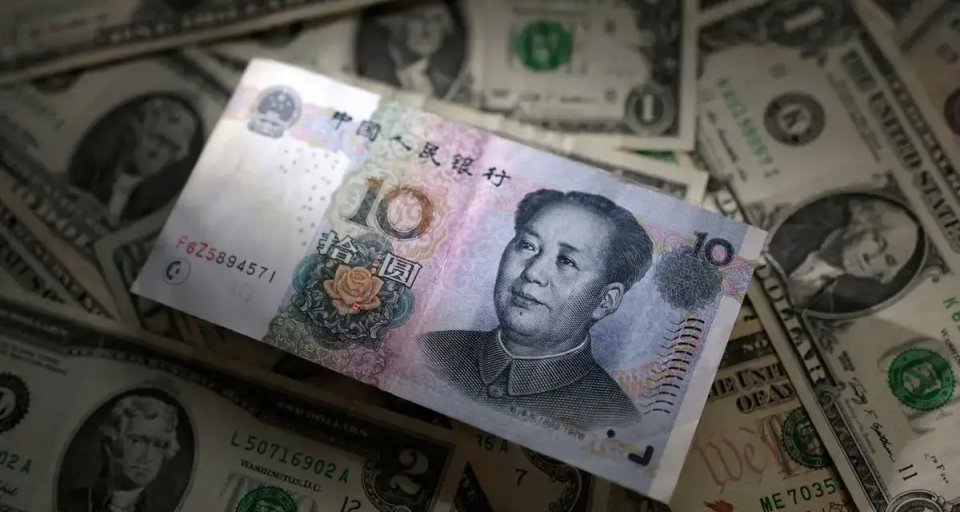 Китайские госбанки продолжают продавать доллары для поддержания юаня