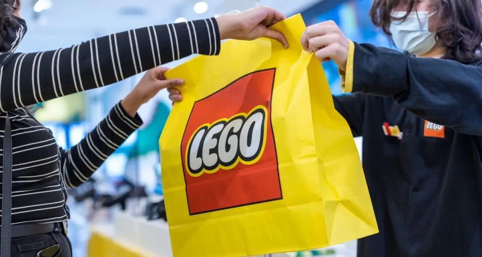 LEGO останавливает поставки в Россию