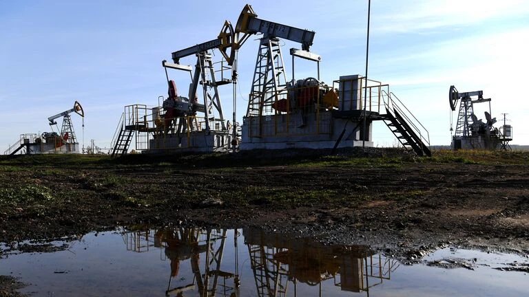 Добыча нефти в России в апреле снизится из-за финансовых сложностей