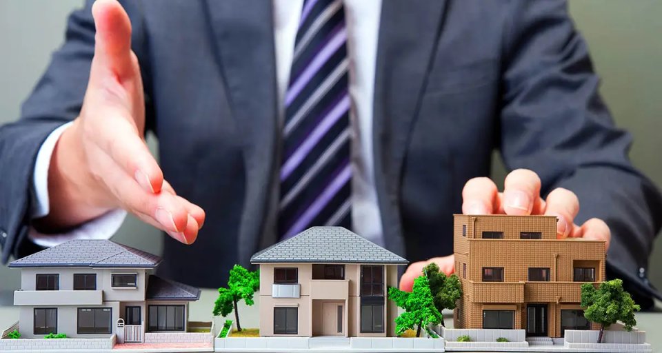 Сравнение продажи долей недвижимости и разделения объекта: как сделать правильный выбор