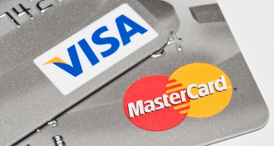 Выбор между Visa и Mastercard: какую банковскую карту стоит предпочесть?
