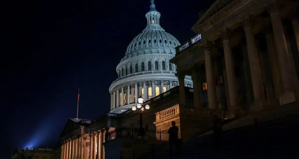Конгресс США избегает исторического дефолта и утверждает приостановку долгового потолка