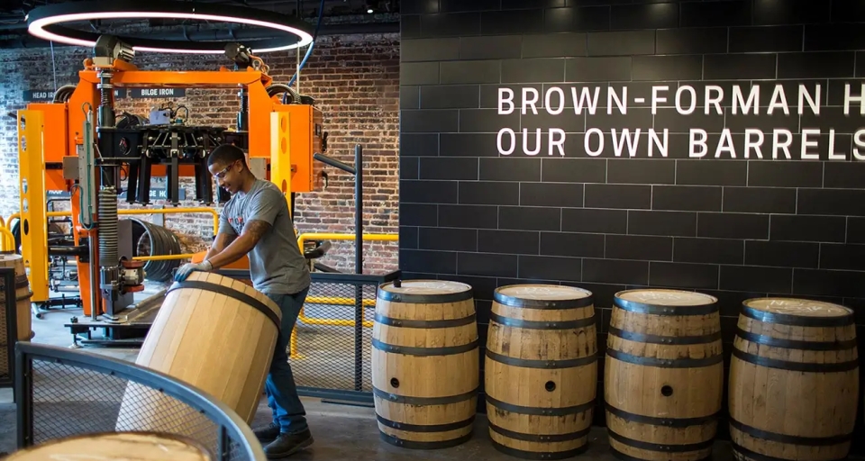 Brown-Forman останавливает работу в России