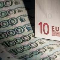 Крупные банки резко подняли курсы на покупку доллара и евро для населения