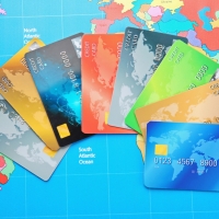 Лучшие банковские карты для путешественников: выбор и особенности