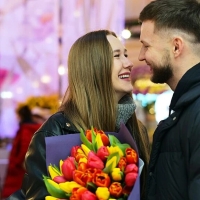 Россияне рассказали, какую зарплату в идеале должен получать супруг