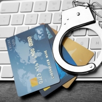 Арест зарплатной карты судебными приставами: причины, последствия и способы защиты