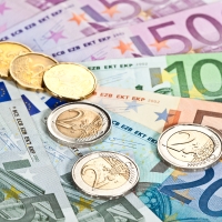 Вкладывая в евро: преимущества, риски и особенности