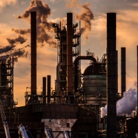 Крупнейший в мире инвестиционный фонд борется с Exxon и Chevron из-за климатического кризиса