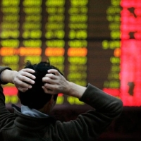 Акции китайских компаний рекордно обвалились