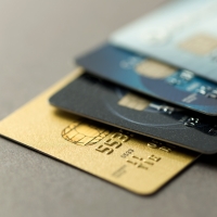 Сравнение дебетовых и зарплатных карт: ключевые различия и преимущества