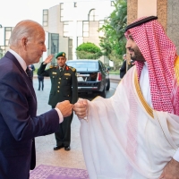Байден пытается увлечь принца-наследника Саудовской Аравии с помощью инвестиций, несмотря на прежние угрозы