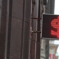 Курс доллара опустился ниже 69 рублей впервые с июня 2023 года