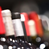 У производителей и дистрибуторов алкоголя в России возникли сложности с поставками продукции