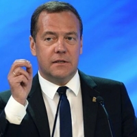 Медведев рассказал о зарплатах при четырехдневке