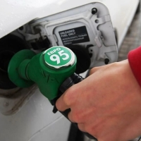 Россиян предупредили о подорожании бензина до 1 доллара за литр