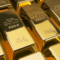 Противостояние двух мировых экономик обернулось высоким спросом на золото