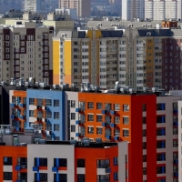 Российский бизнесмен выставил на продажу квартиру с женщиной и тремя детьми