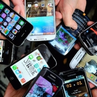 Сотовые операторы в России поднимают цены на мобильную связь