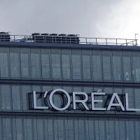 L’Oreal закрывает свои магазины в России