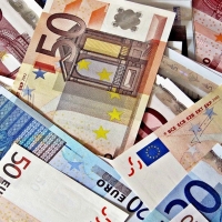 Курс евро поднялся выше 90 руб. впервые с 20 июля 2023 года