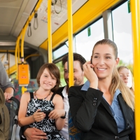 Как получить льготы на проезд в общественном транспорте: условия и требования