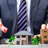 Сравнение продажи долей недвижимости и разделения объекта: как сделать правильный выбор