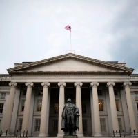 Дебаты о долговом потолке, которые подрывают кредит и доверие нации, угрожают экономическому прогнозу США