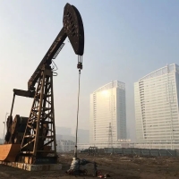 Нефть продолжает падать из-за опасений о замедлении экономики