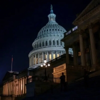 Конгресс США избегает исторического дефолта и утверждает приостановку долгового потолка
