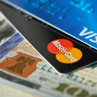 Visa или Mastercard: что выбрать для путешествий за границей?