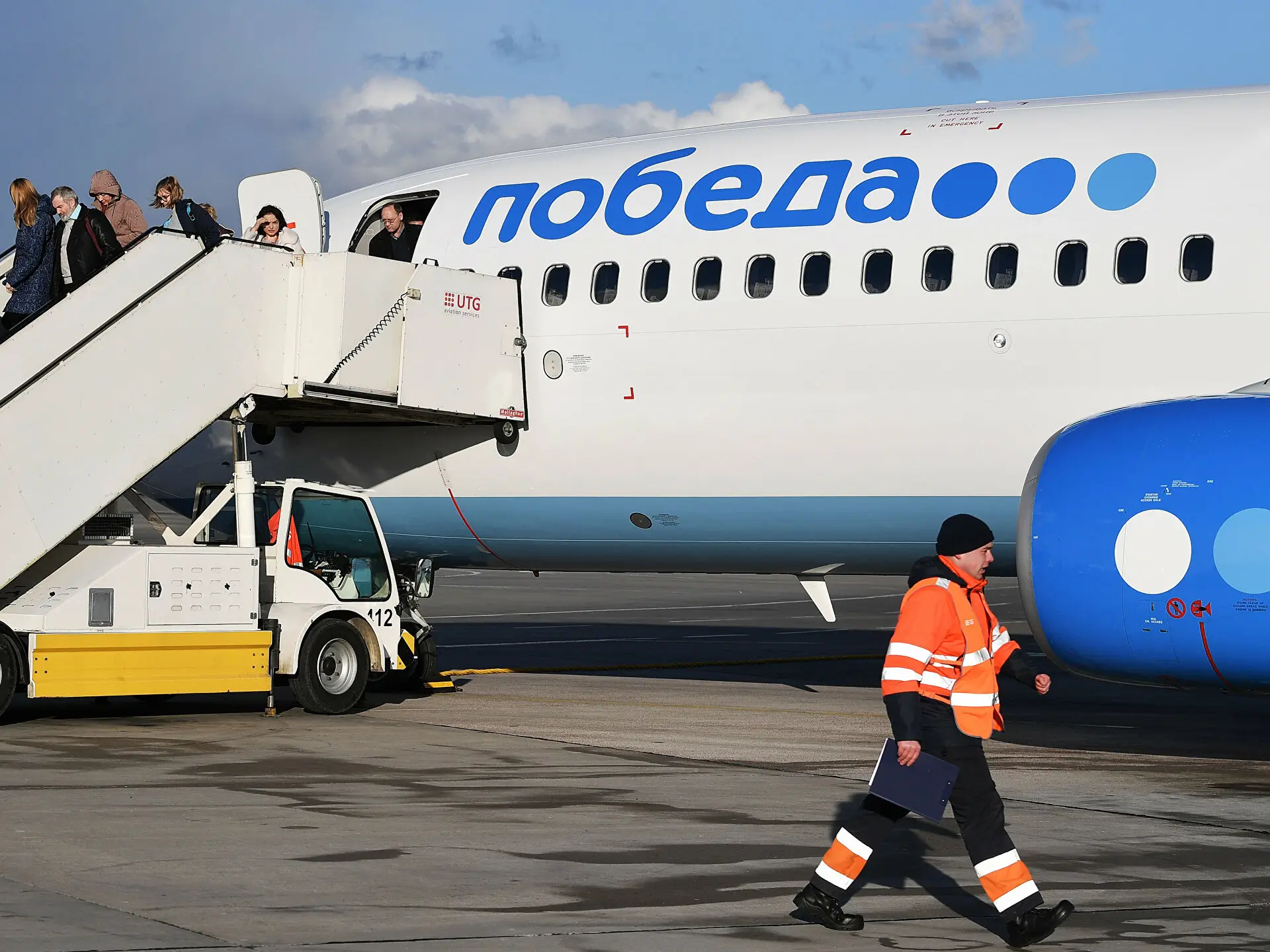 Рейс победа. Лоукостер победа. АК победа. Самолет победа Адлер. Самолет Екатеринбург Санкт-Петербург.